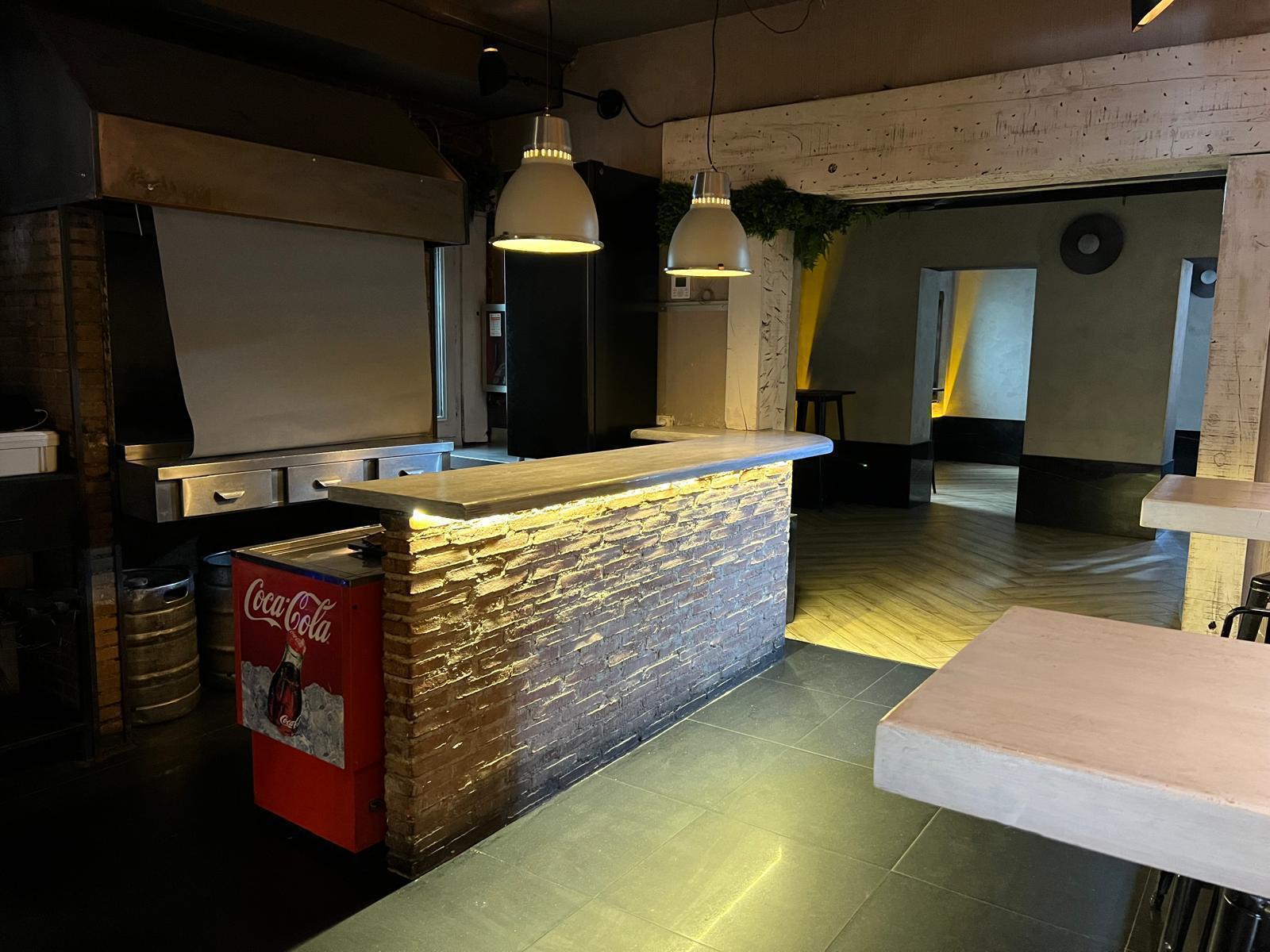 Zona de barra y comedor del local